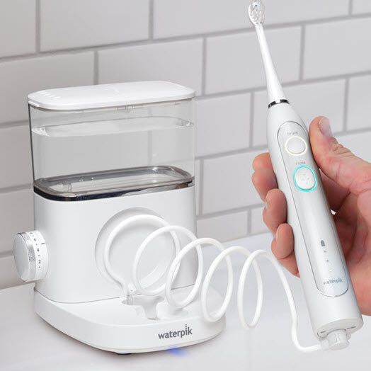 Hand holding Sonic-Fusion Flosser Handle