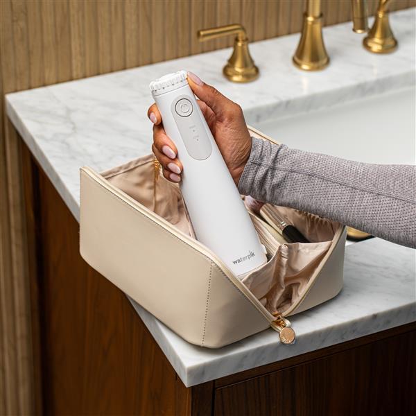 White Cordless Gem 5100 WF-27 Water Flosser in Travel Bag