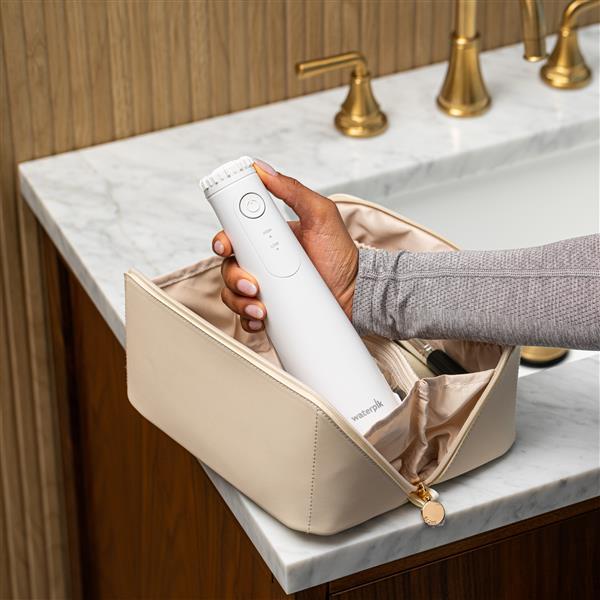 White Cordless Plus 5000 WF-26 Water Flosser in Travel Bag