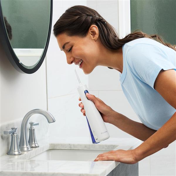 Using WF-29W011 Cordless 1000 Water Flosser