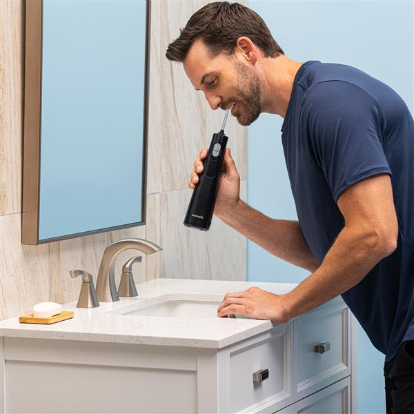 Using WF-30CD012 Black Cordless 1100 Water Flosser