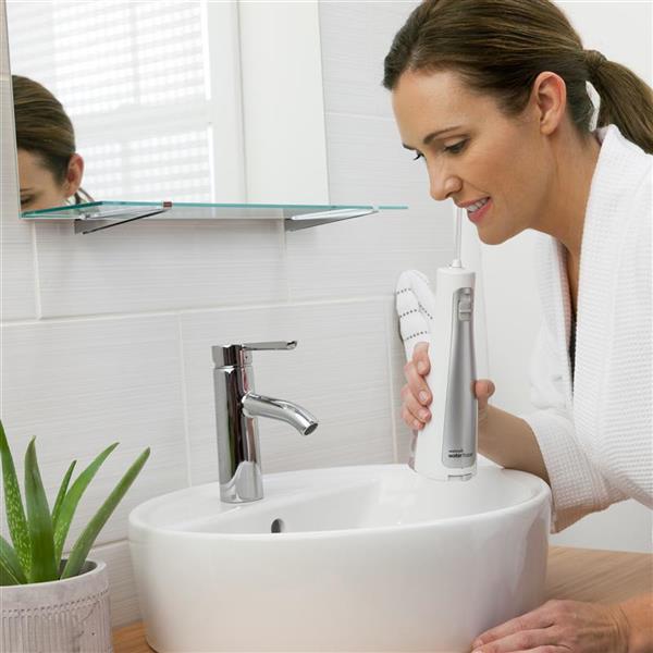 Using WF-03 White Cordless Freedom Water Flosser