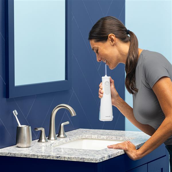 Using WF-27CD010 White Cordless Gem 5100 Water Flosser