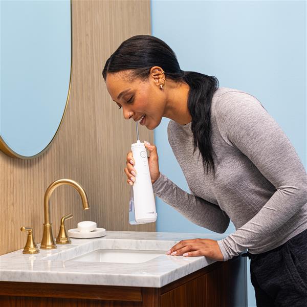 Using WF-26W010 White Cordless Plus 5000 Water Flosser