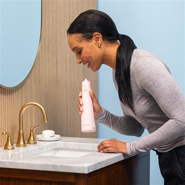 Using WF-20CD014 Pink Cordless 3100 Water Flosser