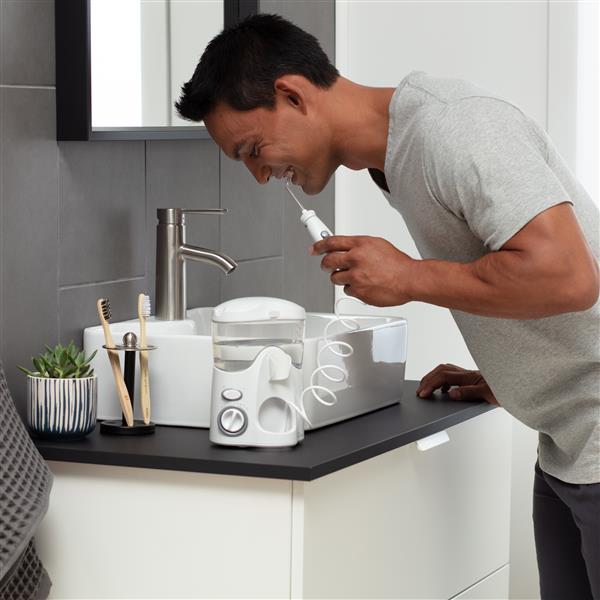 Using WF-100 White Ultra Water Flosser