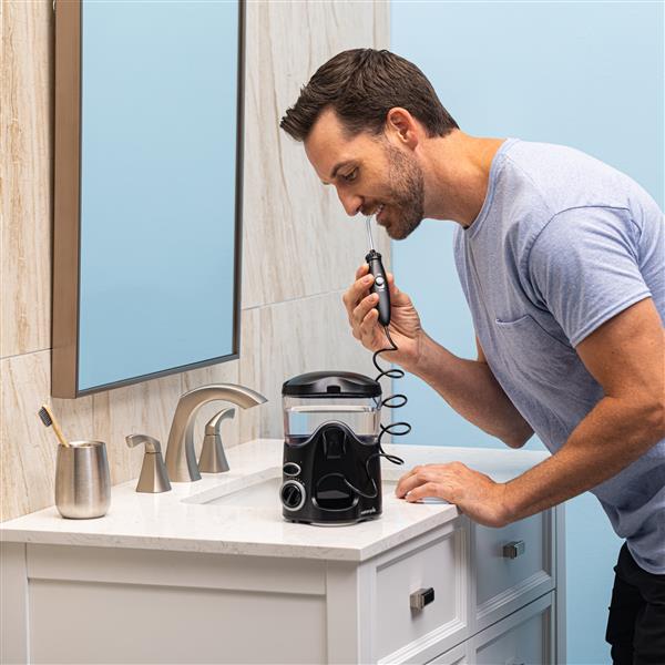 Using WF-112 Black Ultra Water Flosser